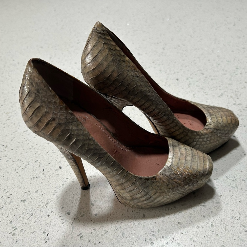 Vince Camuto Textured Beige and Gray Heels